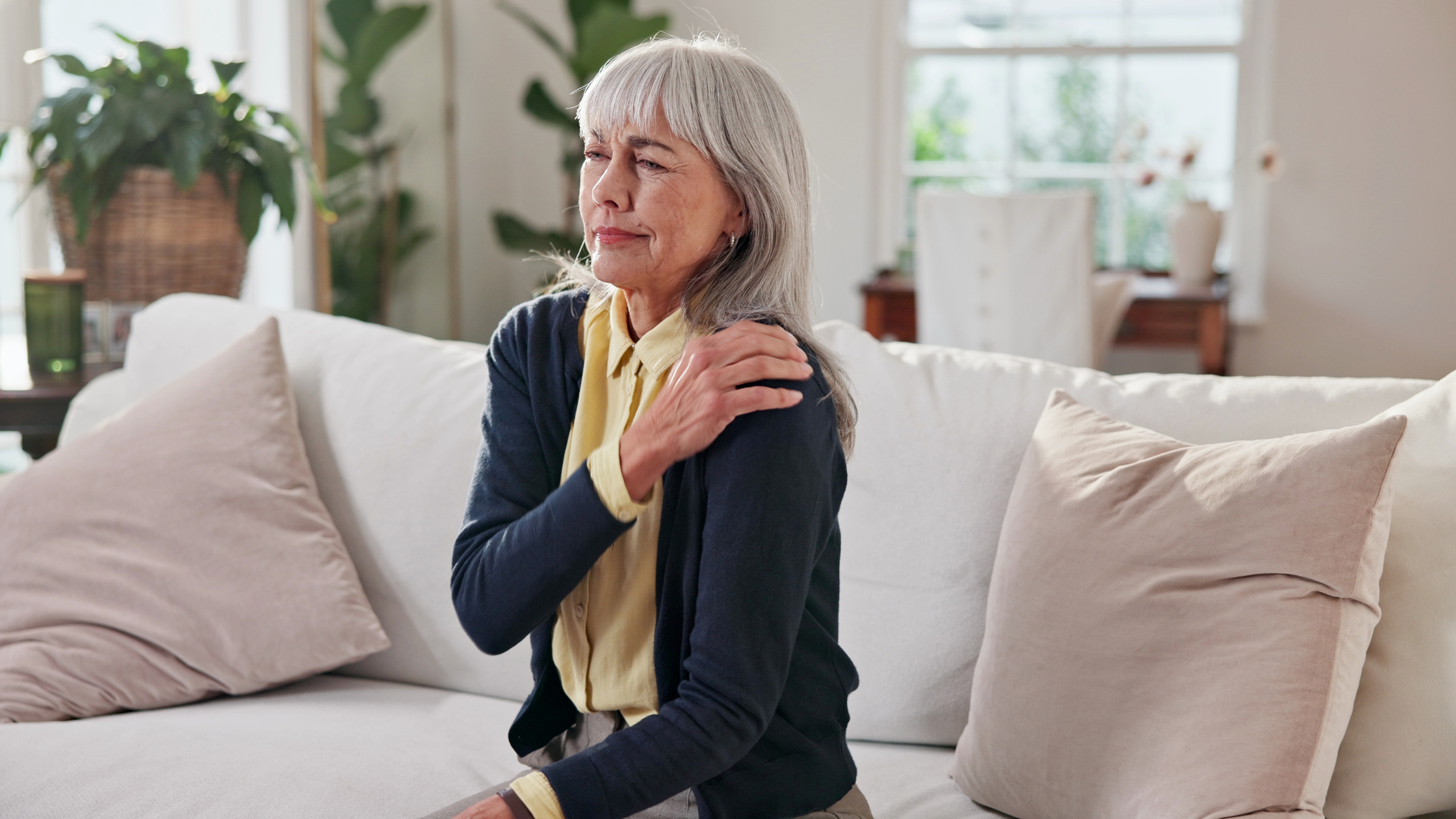 Comparing pinched nerve and herniated disc symptoms, how each is diagnosed, and the non-surgical treatments that provide relief.