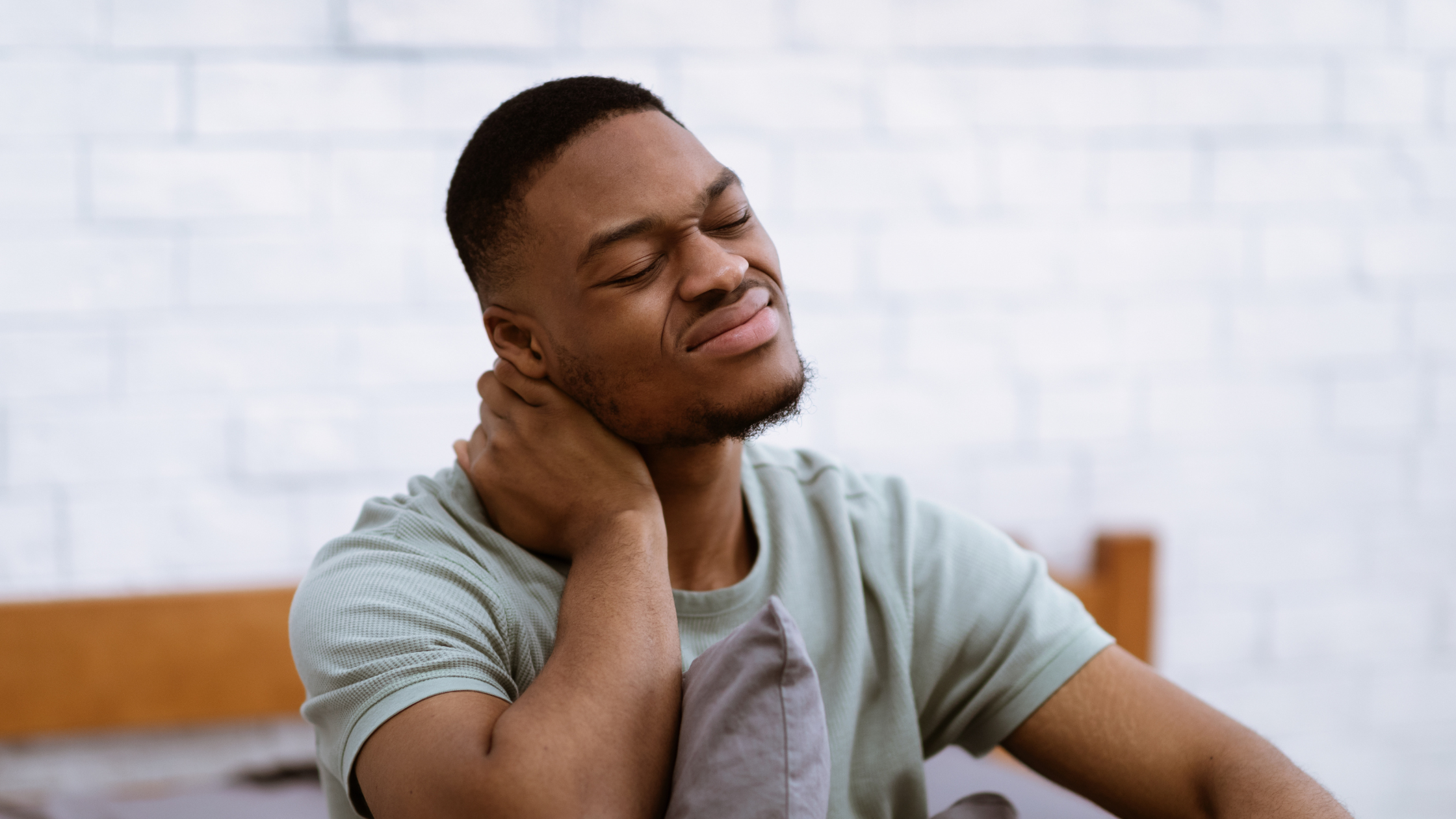 Neck pain when turning your head, common causes from muscle strain to cervical stenosis, and the non-surgical treatments that can help.